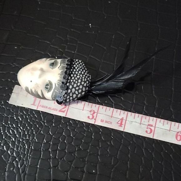 Vintage Handmade Unique Womens Face Painted Brooch Pin Feathers - Picture 8 of 11